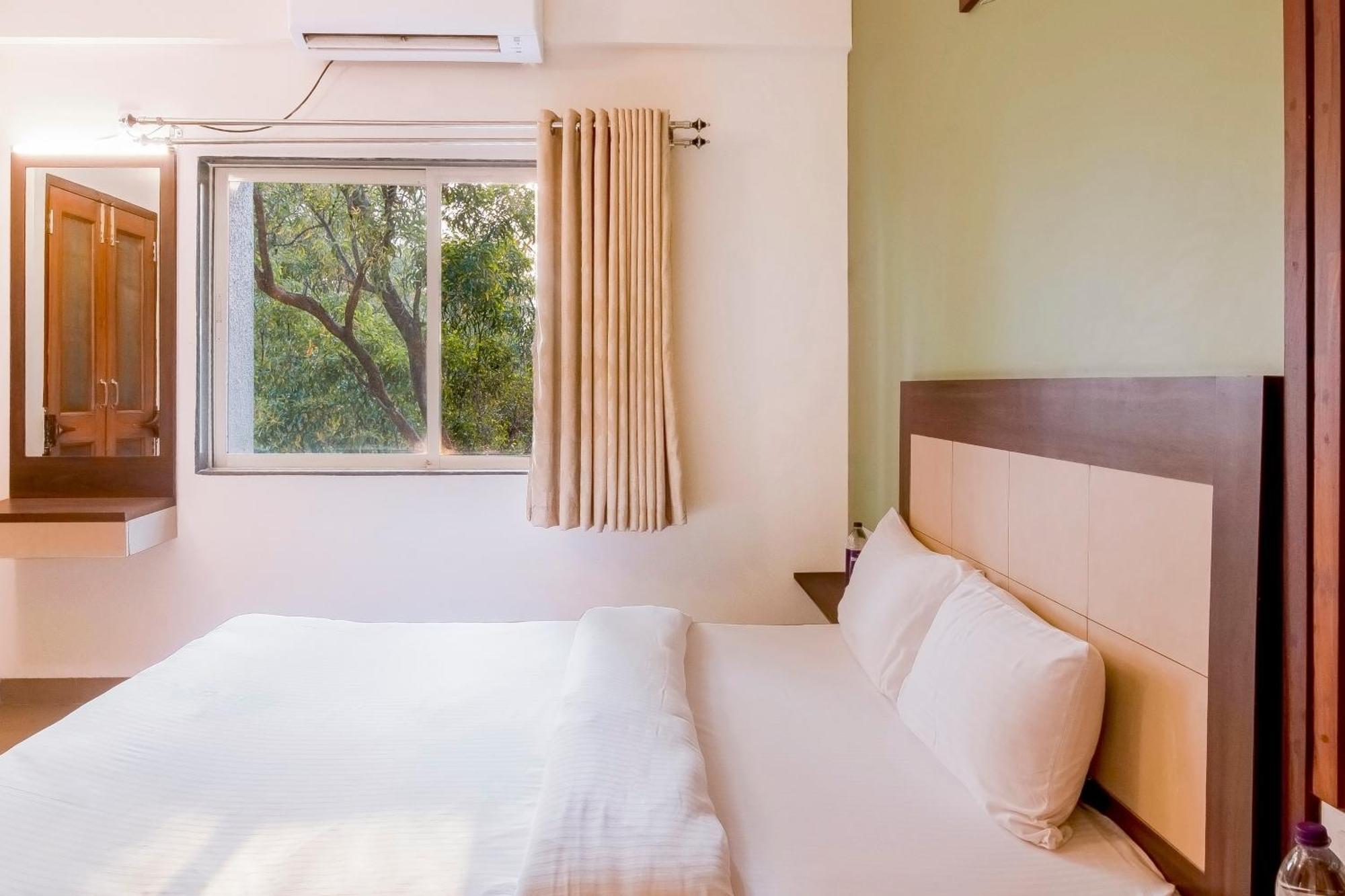 Hotel Sterling Stolen Heaven Lonavla Zimmer foto