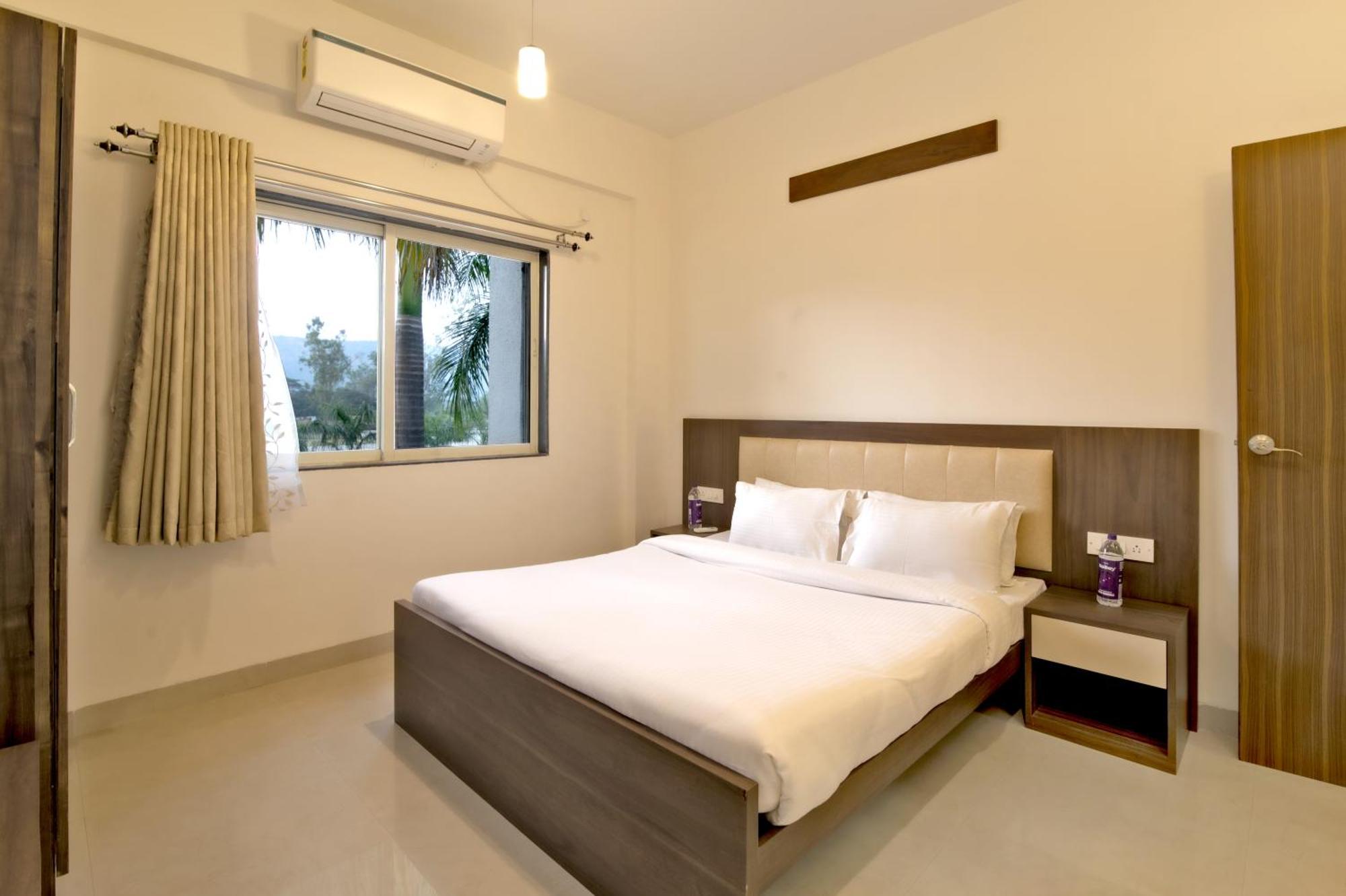 Hotel Sterling Stolen Heaven Lonavla Zimmer foto