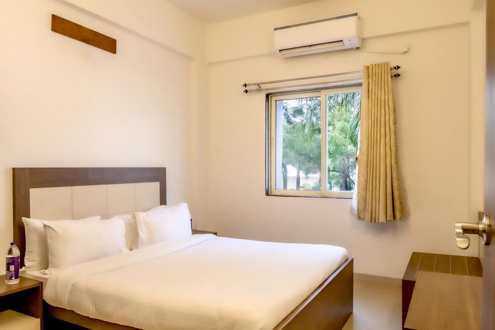 Hotel Sterling Stolen Heaven Lonavla Zimmer foto