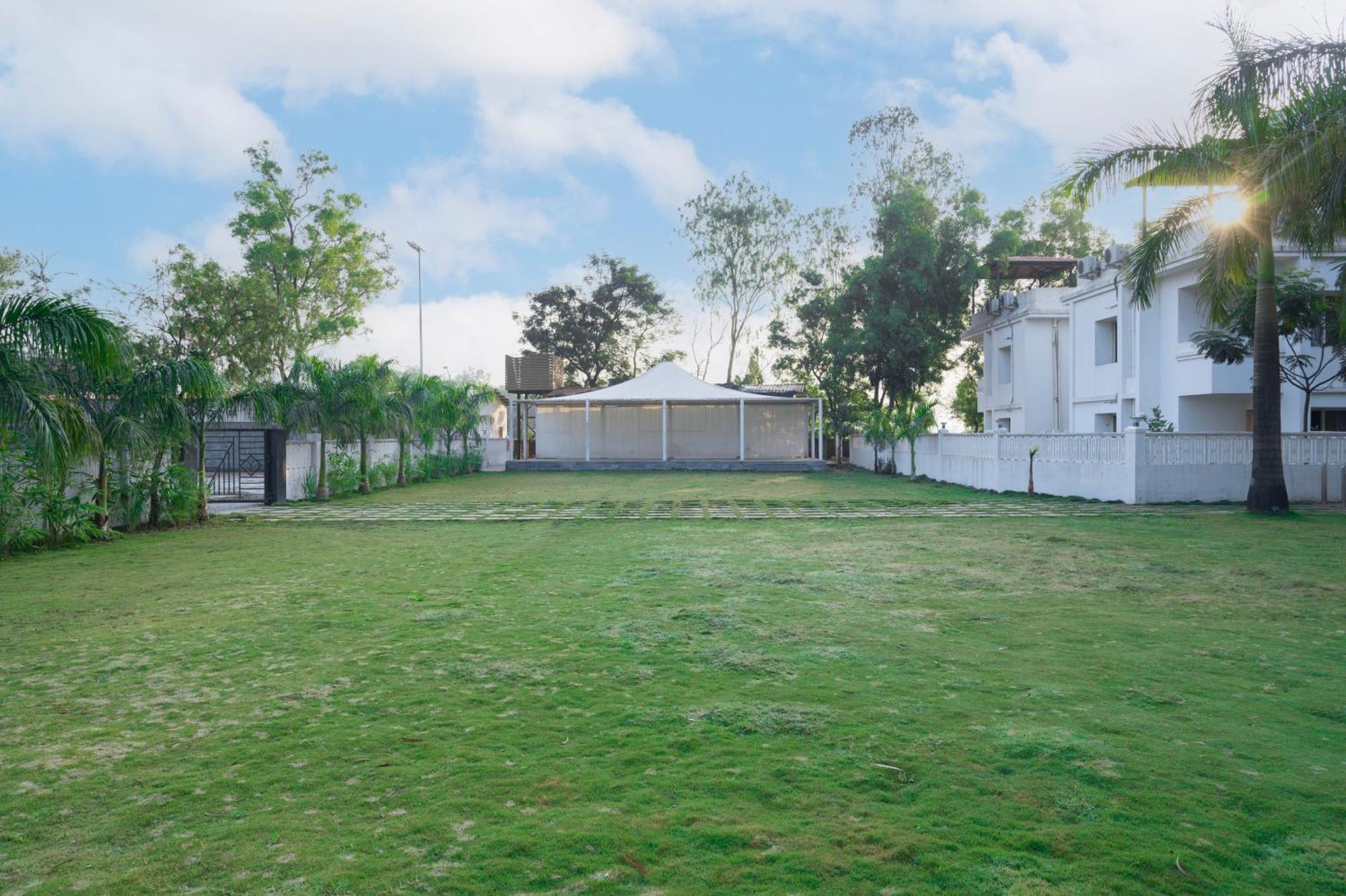 Hotel Sterling Stolen Heaven Lonavla Exterior foto