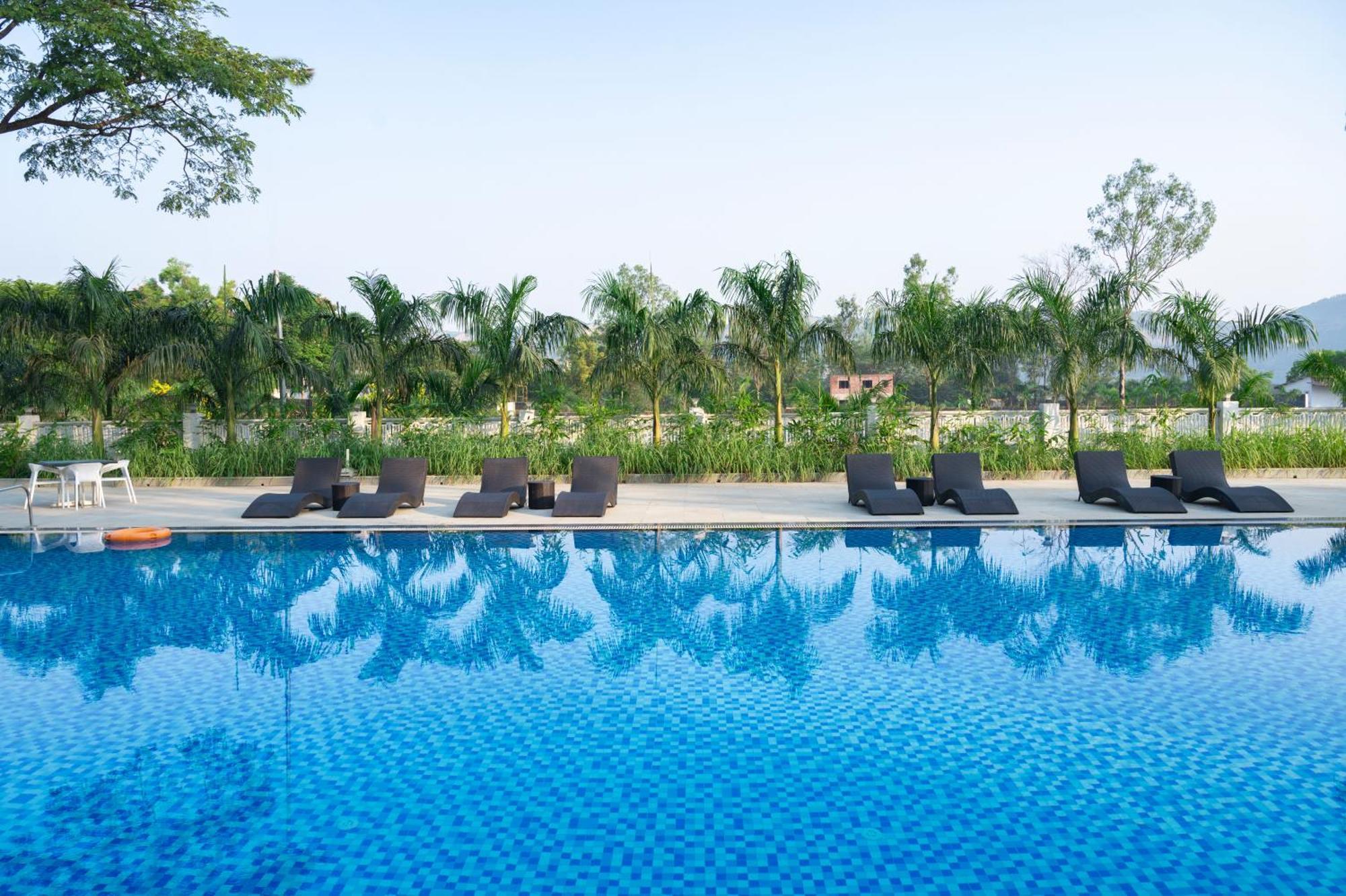 Hotel Sterling Stolen Heaven Lonavla Exterior foto